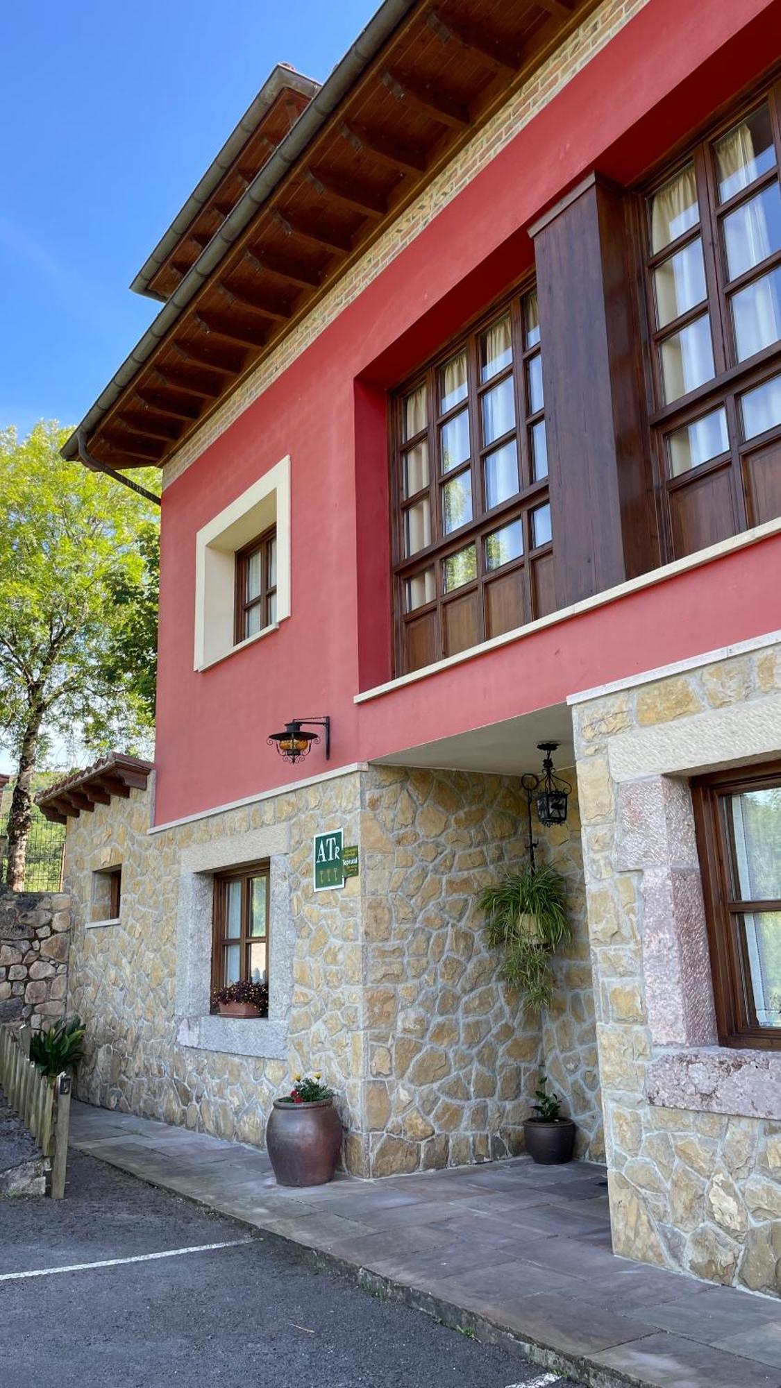 Apartamentos El Picoretu Mestas De Con Ngoại thất bức ảnh